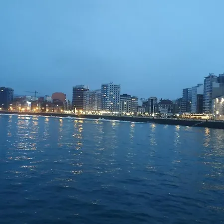 Playa De San Lorenzo Apartament
